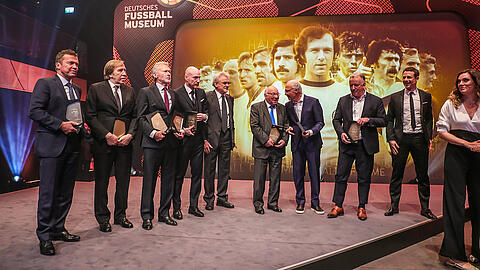 Translate to en:] Oliver Kahn in der HALL OF FAME des deutschen Fußballs ⚽
